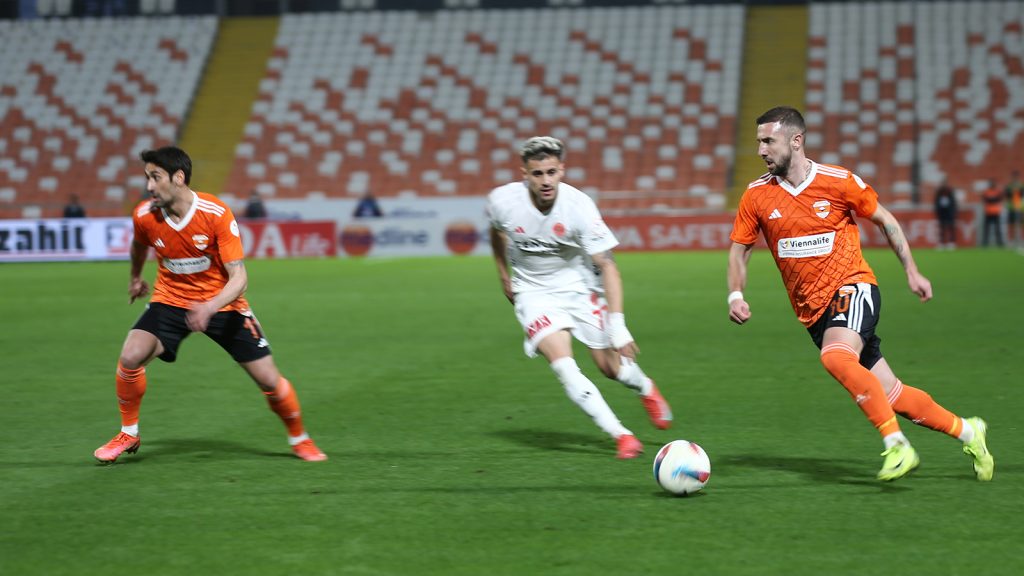 adanaspor-umraniyespor-karsisinda-bir-puana-razi-oldu-luur.jpg