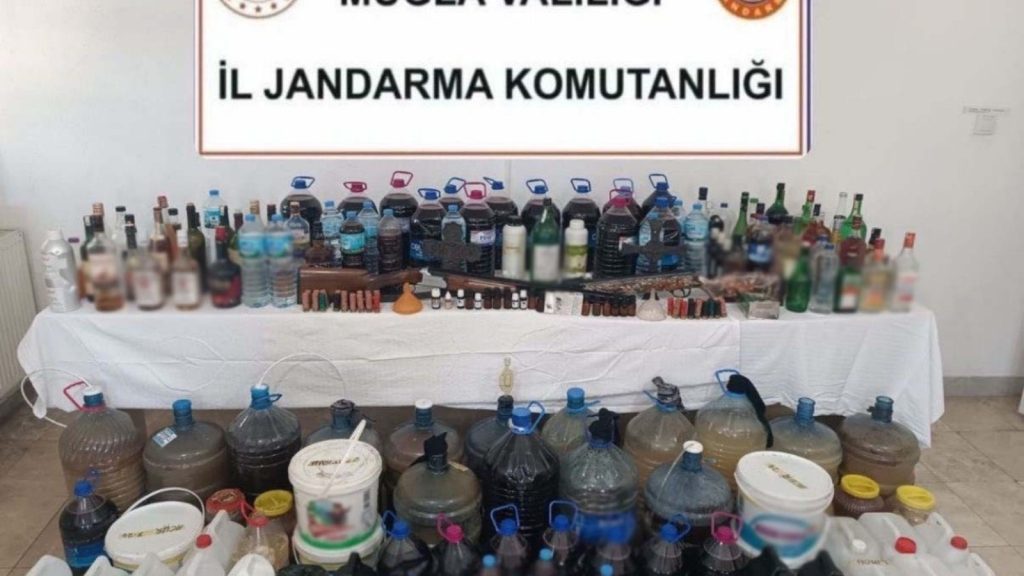 muglada-sahte-icki-operasyonu-555-litre-ele-gecirildi-hkel.jpg